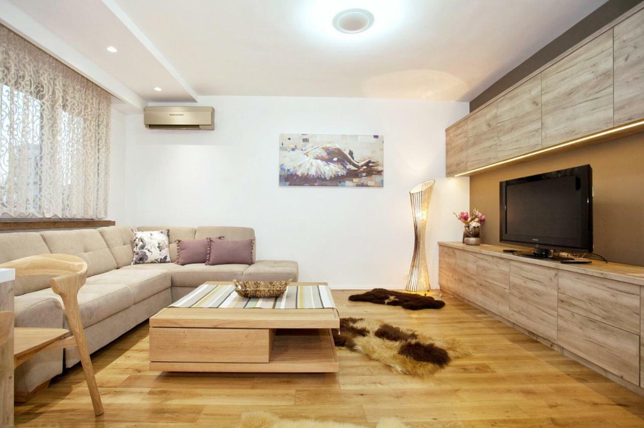 בלגרד Hostgost Selected Suites - Skadarlija Square מראה חיצוני תמונה